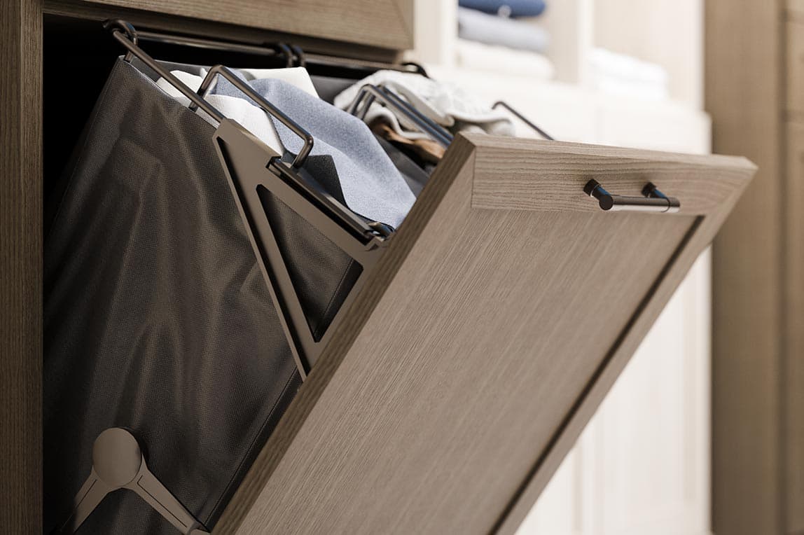 Cesto de ropa sucia empotrado de diseño personalizado con bolsa extraíble, diseñado por California Closets