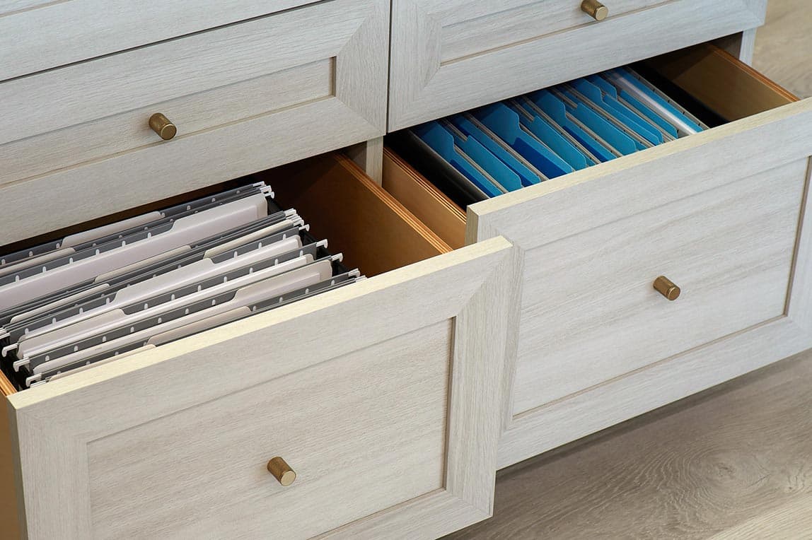 Cajón para archivos personalizado para oficina en casa diseñado por California Closets