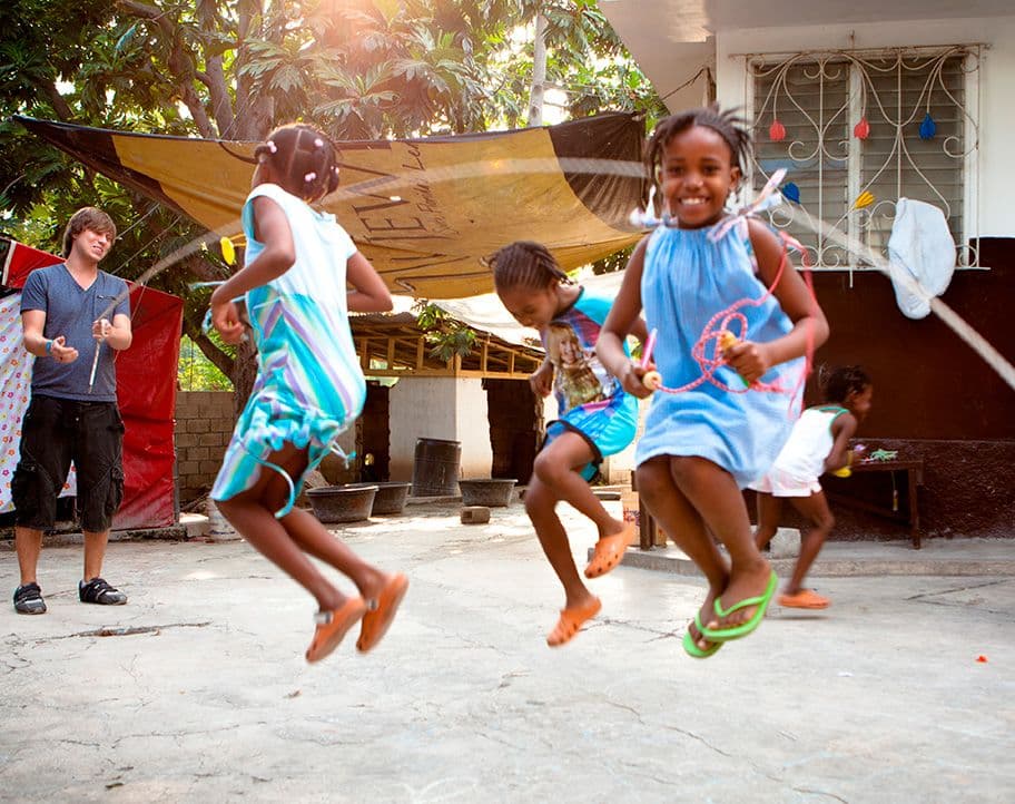 Apoyamos a varias organizaciones benéficas en California Closets.