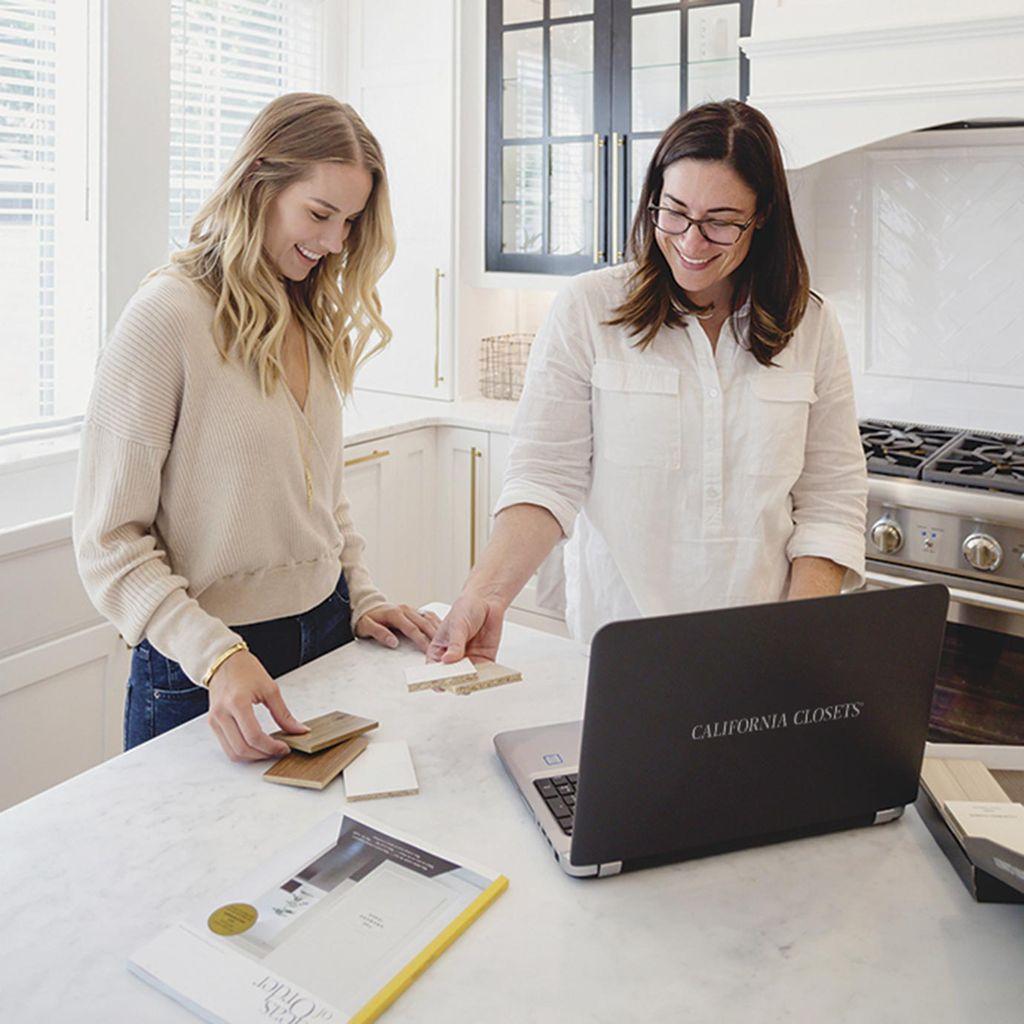 Consulta de diseño gratuita con software 3D para visualizar soluciones de almacenamiento para el hogar de California Closets