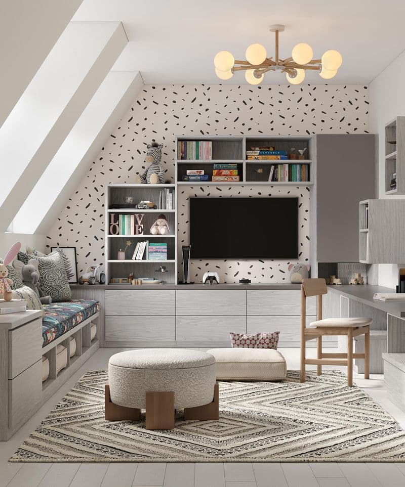 Pared de entretenimiento y almacenamiento de medios personalizados en una sala de juegos con asientos de banco para almacenamiento de juguetes y cubículos creados por California Closets