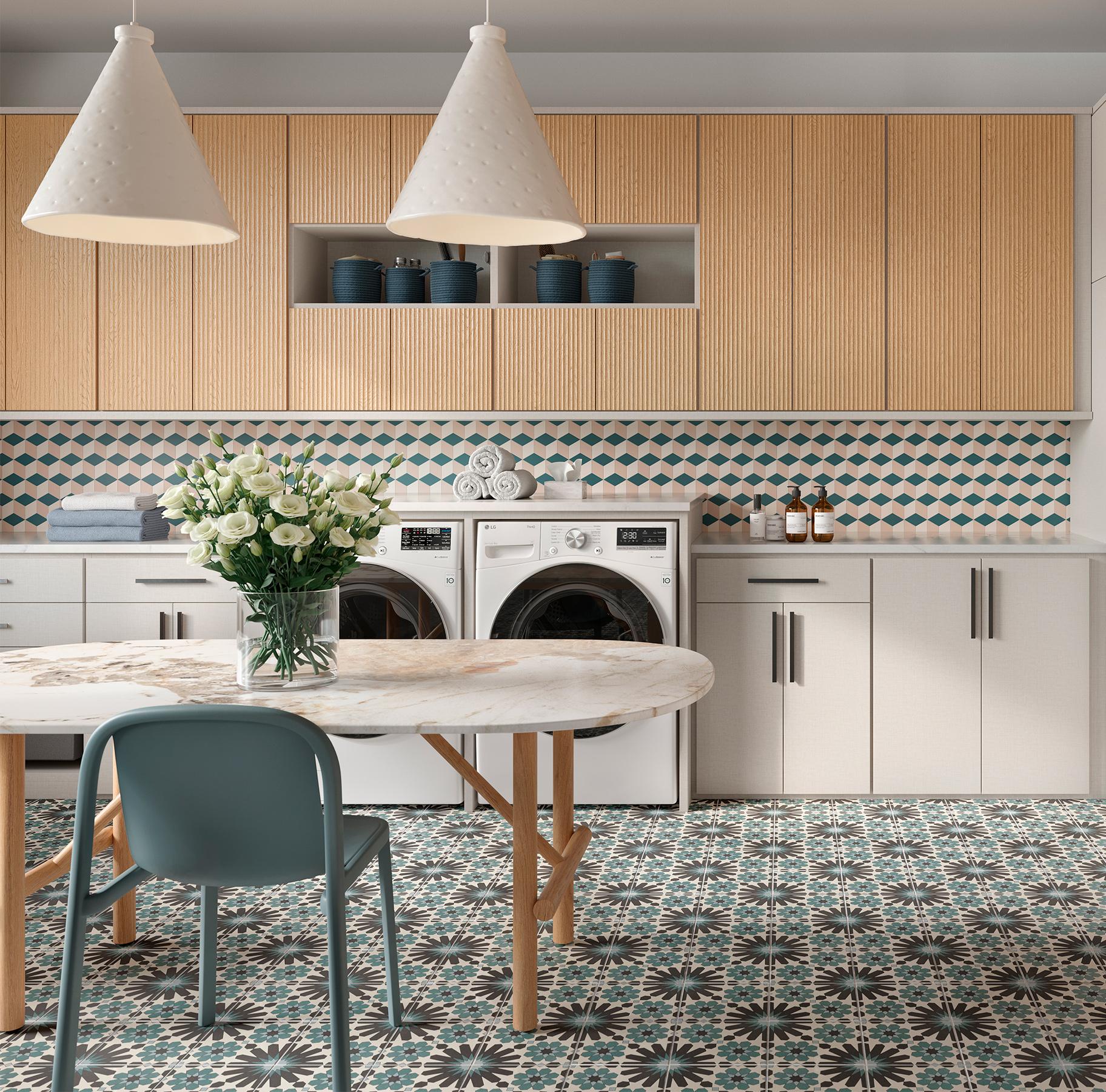 Lavandería con amplio espacio diseñada a medida por California Closets