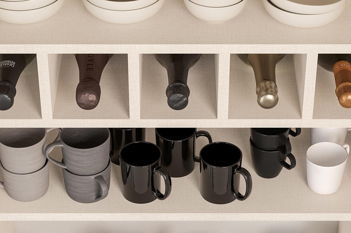 Despensa de cocina con compartimentos para guardar vino y estantes superiores, fabricada por California Closets