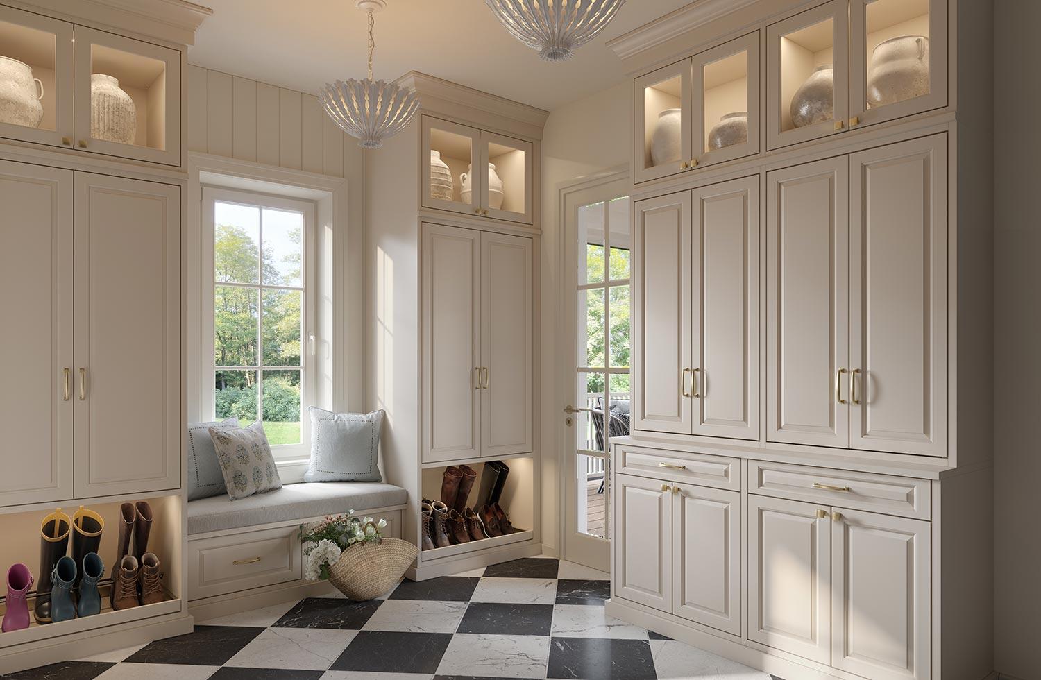 Accesorios de vestíbulo personalizados con área de almacenamiento y gabinetes de California Closets