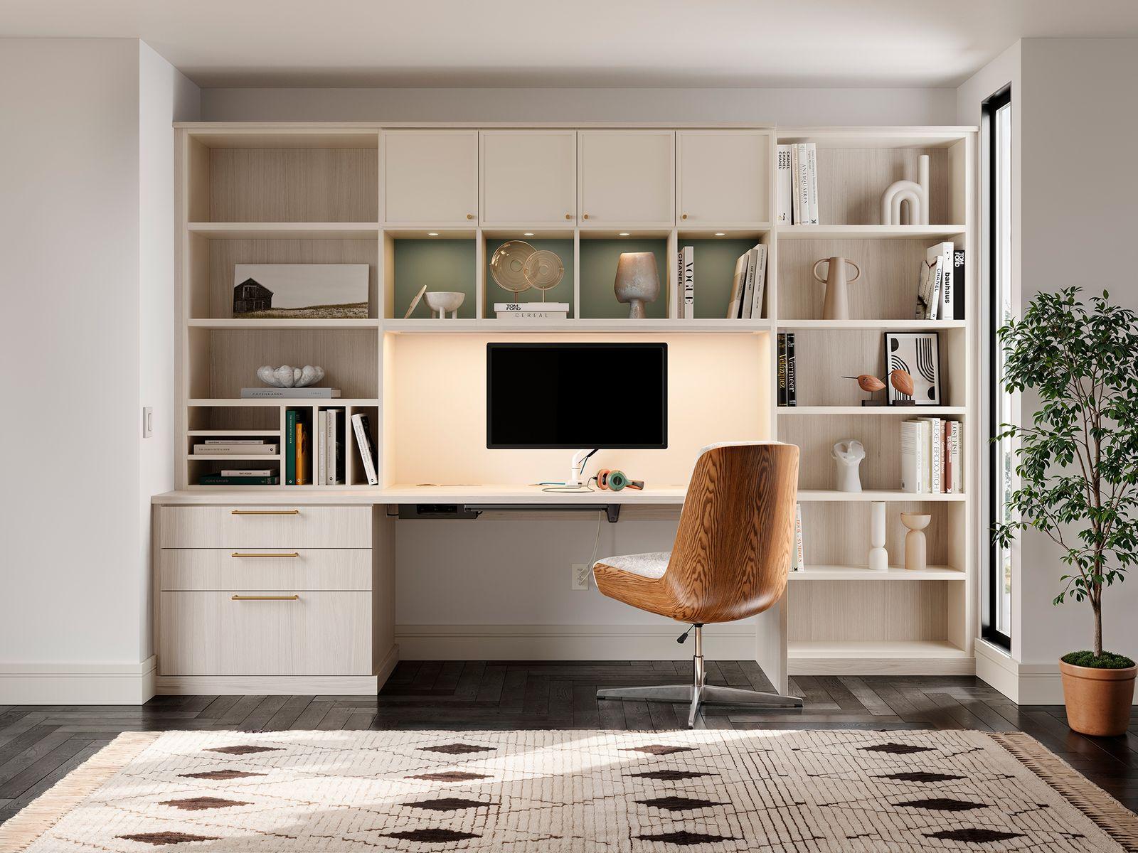 Diseño de oficina en casa con escritorio personalizado y estanterías integradas, por California Closets