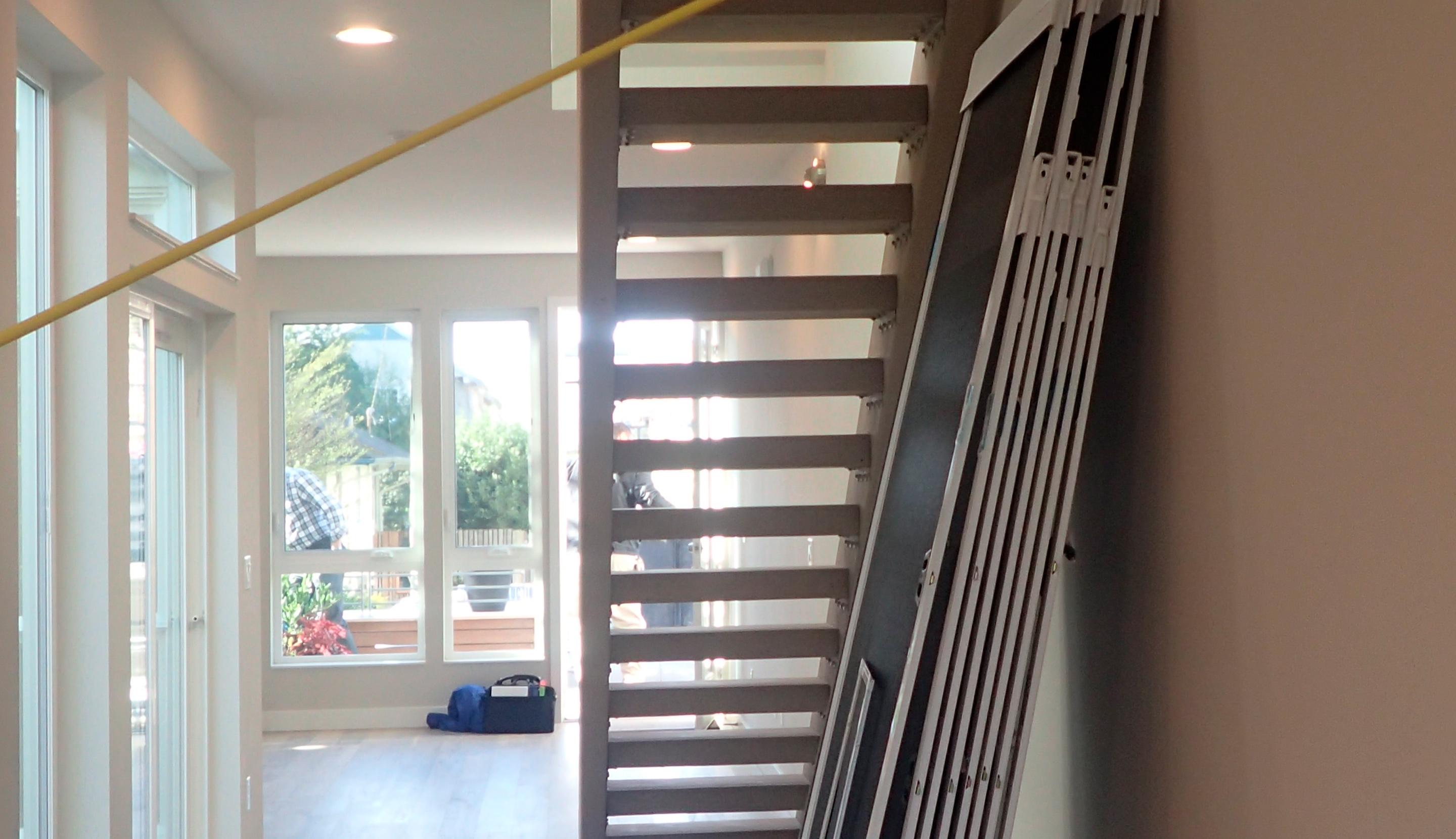 Espacio vacío para construir una despensa de almacenamiento por California Closets