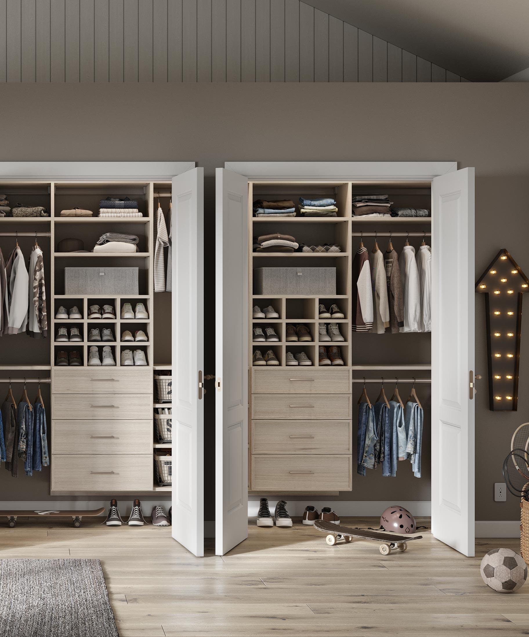 Armarios infantiles personalizados con cajones para gemelos en una habitación compartida diseñados por California Closets
