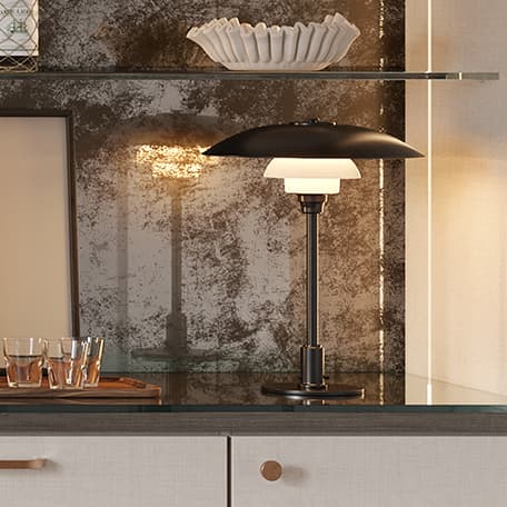 Barra de bar personalizada con panel trasero diseñada por California Closets