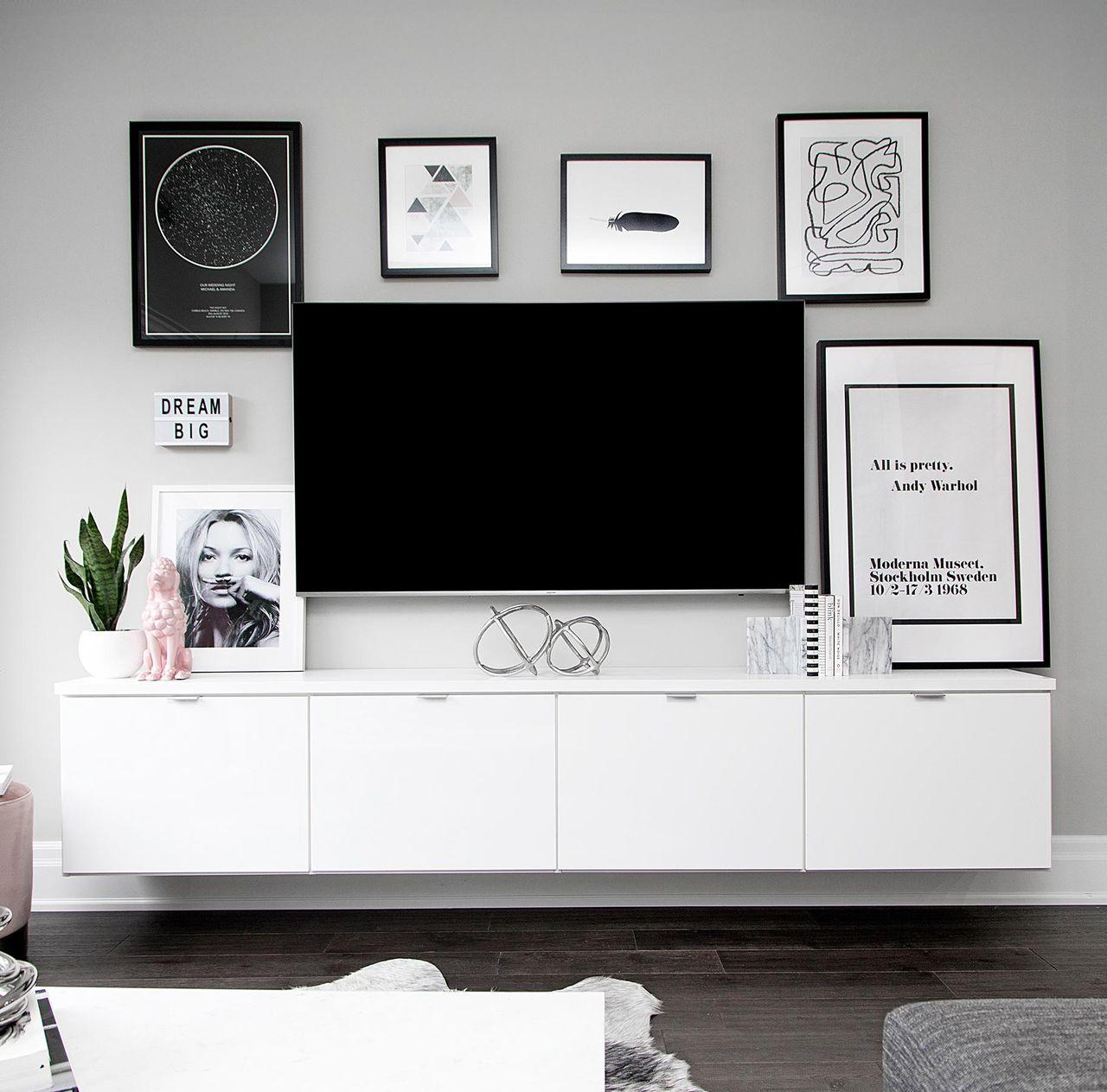 Gabinetes flotantes para almacenamiento de medios con estilo moderno de California Closets