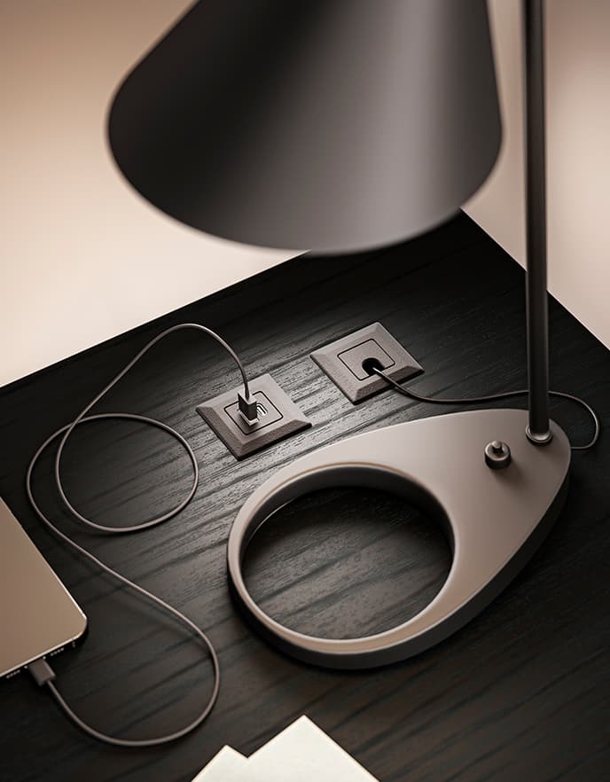 Accesorios de cables y tecnologia para escritorio en casa de California Closets