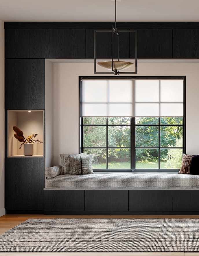 Diseño de banco de almacenamiento para espacios abiertos por California Closets.