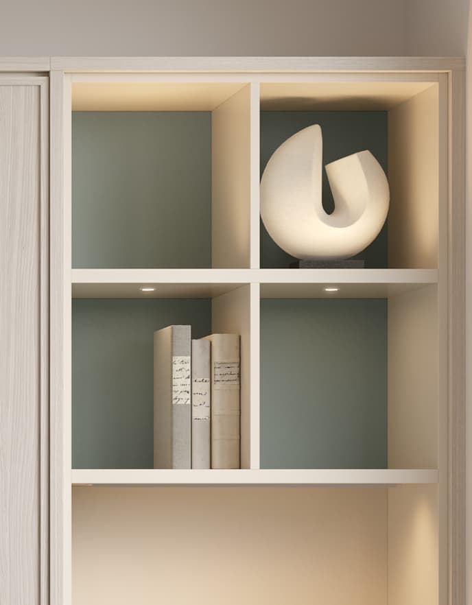 Estanterías modernas con libros y acentos decorativos esculturales | California Closets