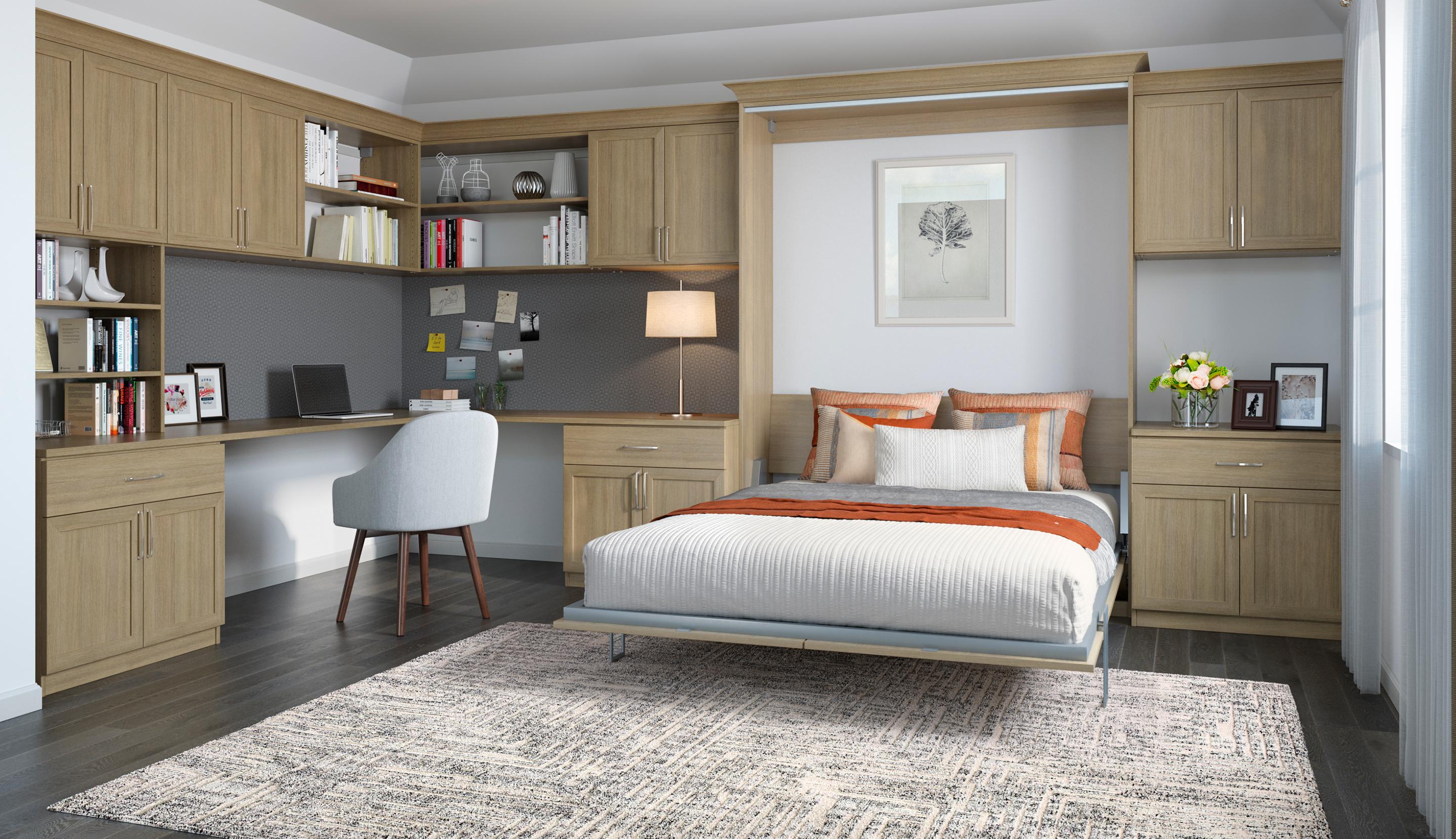 Oficina en casa multifuncional con cama Murphy y gabinetes a medida por California Closets