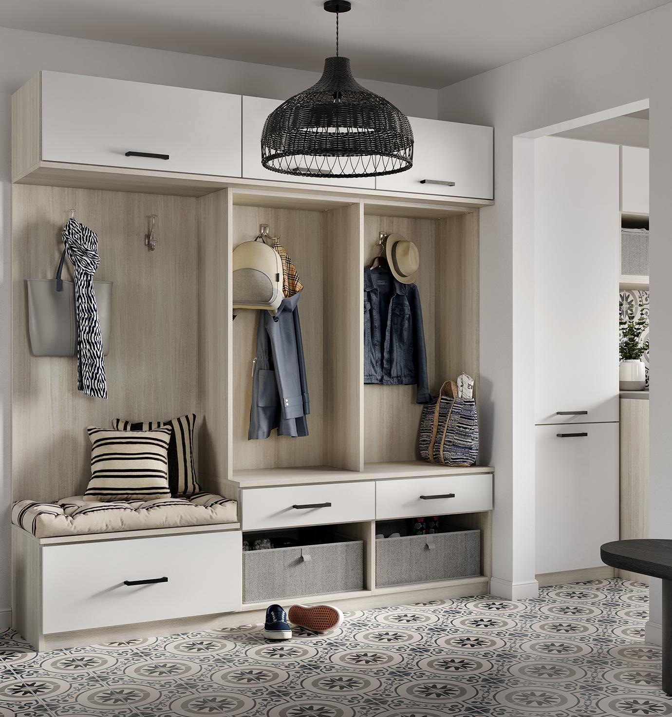 Entrada moderna con vestíbulo, piso de baldosas y espacio de almacenamiento en la pared, de California Closets